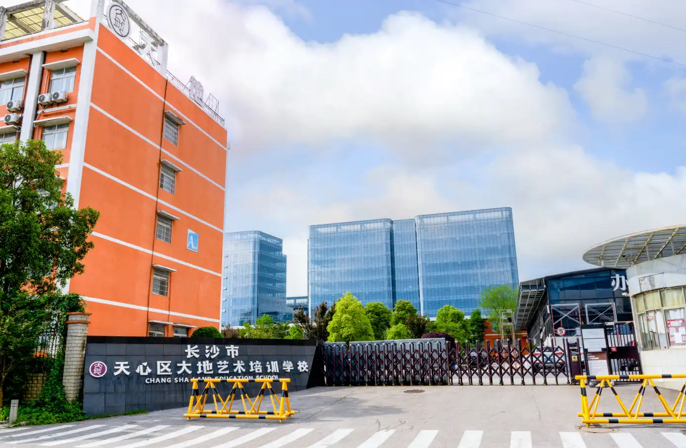 学校门口